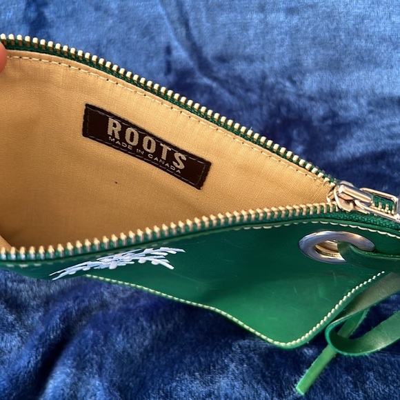 SOLD- Roots green leather make up bag - Picture 3 of 4
